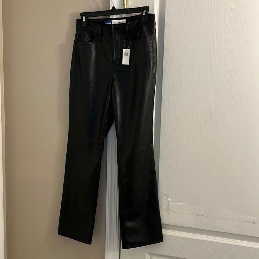 NWT. Old navy, high, waisted, faux leather boot, cut ankle pants.black. Size 2